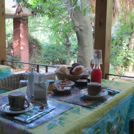 Bed & Breakfast La Gallina Felice 3*